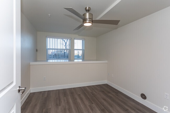 2HAB, 1BA - 917SF - Fifty Eight Hundred