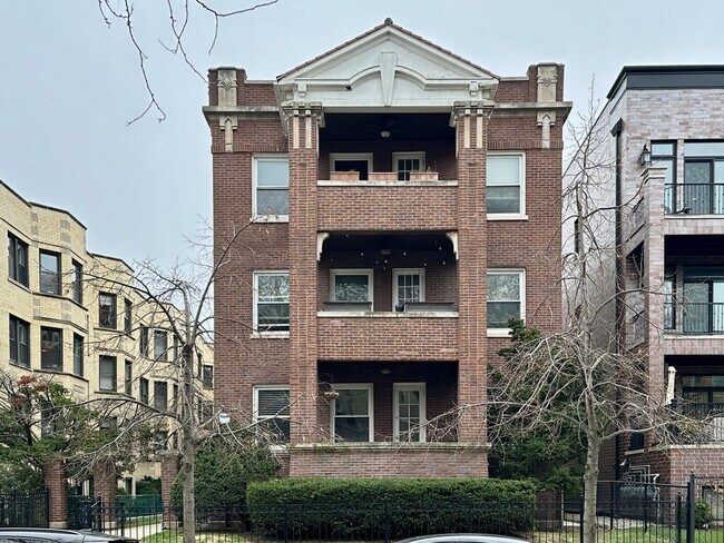 Building Photo - 1437 W Carmen Ave