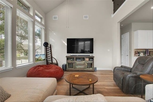 Photo - 421 Chinkapin Trail