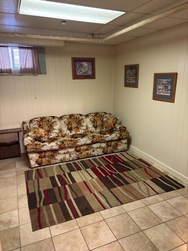 Photo - 401 Onyx St