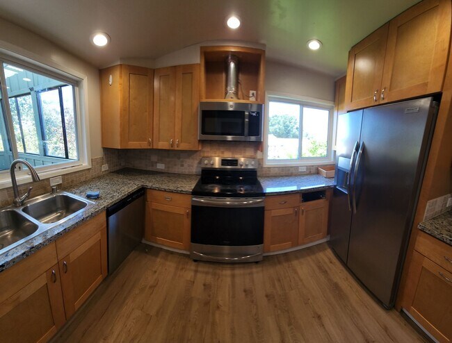 Photo - Large 5 Bedroom Home close to Poly Campus!!