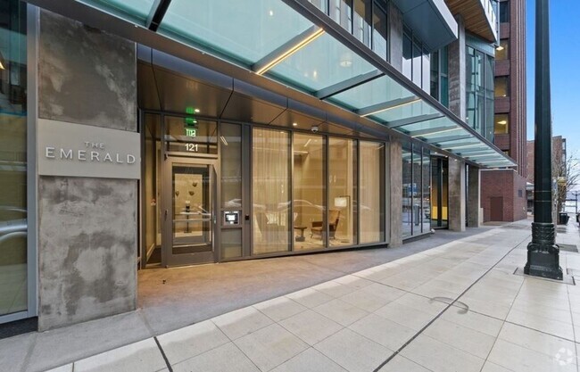 Building Photo - 2bd/1ba Seattle Condo Unit 705