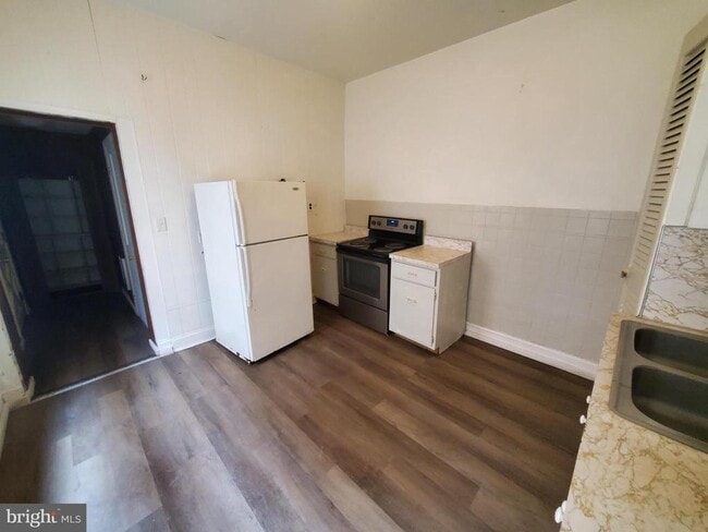 Photo - 645 N 3rd St