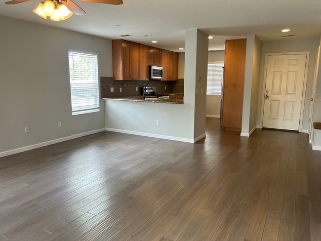 Photo - 526 Plowman Way