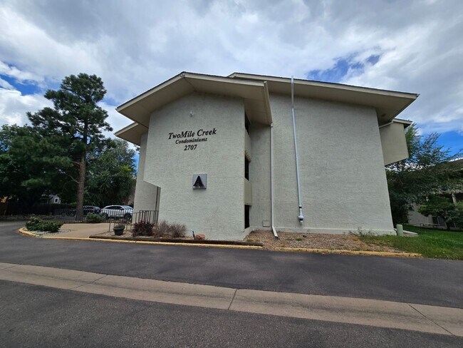 Available Now! Two Mile Creek, Fresh and M... - Available Now! Two Mile Creek, Fresh and M... Unidad A204