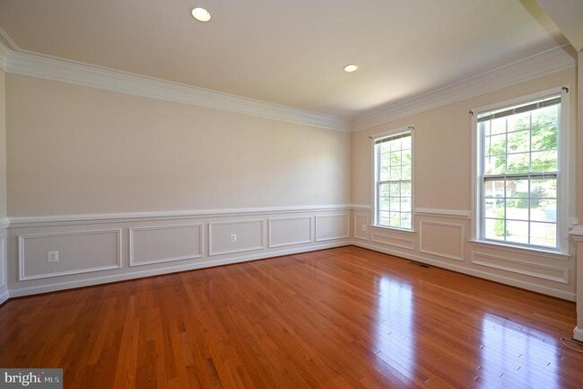 Photo - 5313 Queensberry Ave