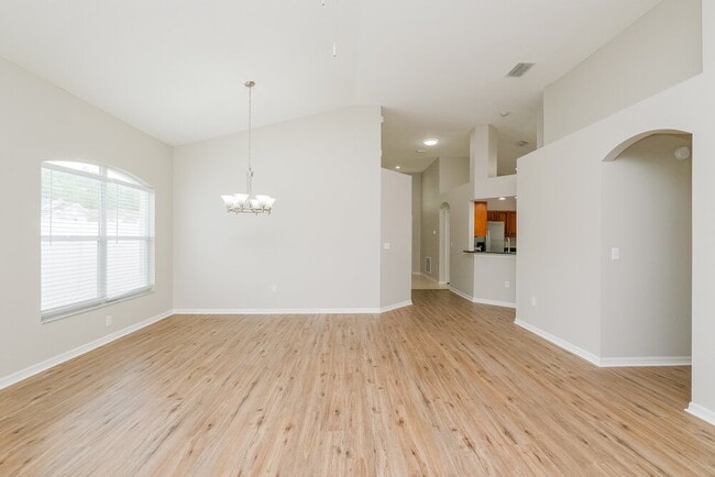 Photo - 1046 Crimson Clover Ln