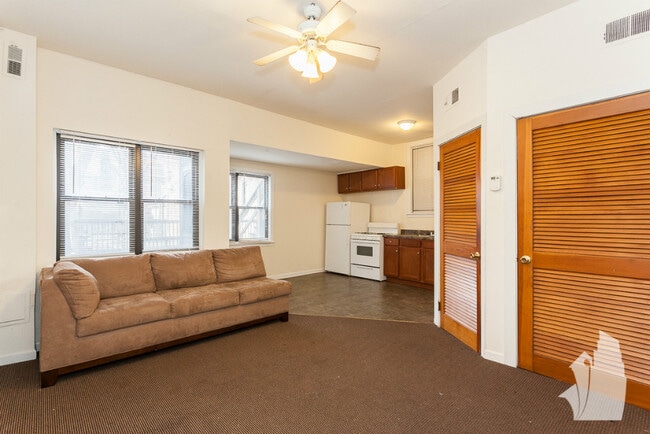 Building Photo - 2254 N Southport Ave Unit # 02