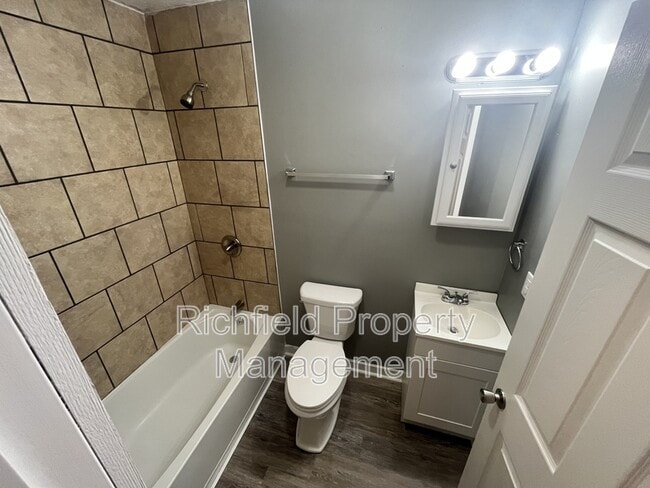 Photo - 2850 N Chester Ave