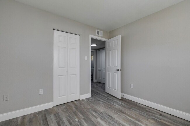 Photo - 1911 Whitcomb St Unit 8