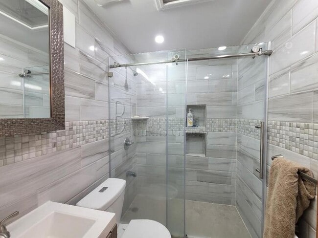 Building Photo - 2 bedroom in ASTORIA NY 11105 Unit 3 Rental