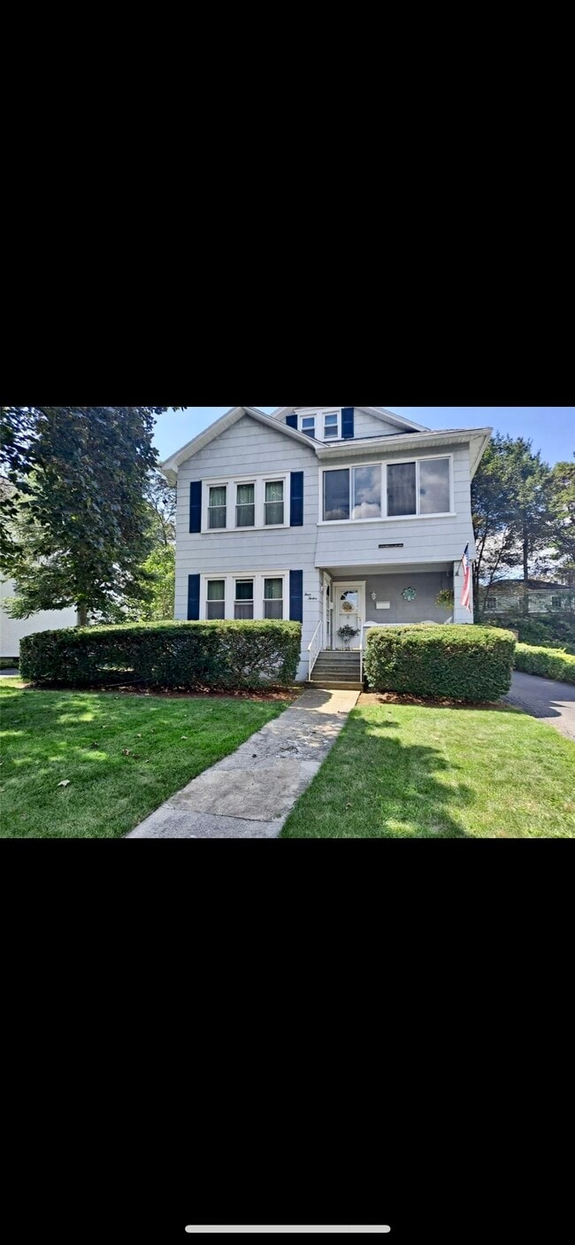 Building Photo - 412 Massachusetts Ave Unit 2