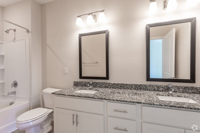 1BR, 1.5BA - 940SF - Bathroom
