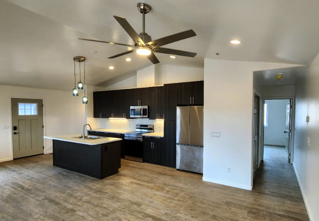 Photo - 570 Bent River Rd