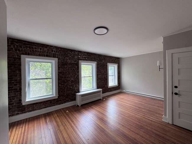 Building Photo - 326 State St