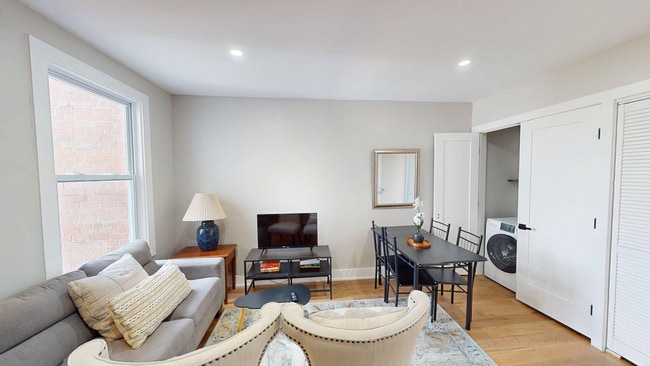 Photo - 1825 Providence St NE Unidad #3