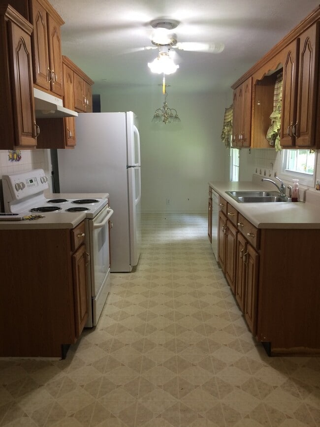 Photo - 304 Vann St SW