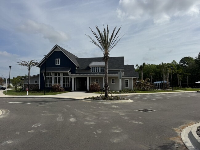 Photo - "Spacious 4-Bed Oasis with Granite Finishes & Guest Suite in Jacksonville!"