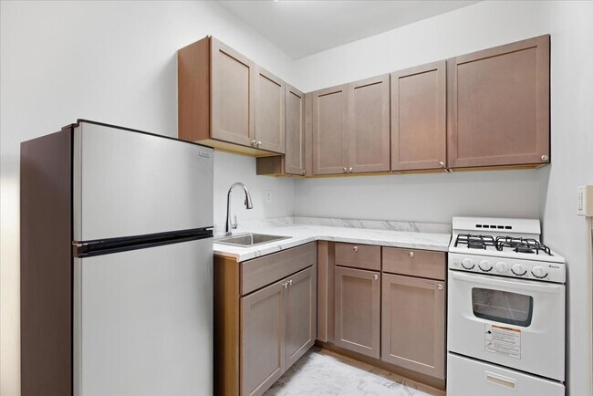 Photo - 3727 N Pine Grove Ave