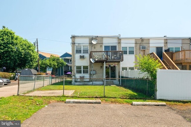 Building Photo - 3400 Ashfield Ln Unit 1 Rental