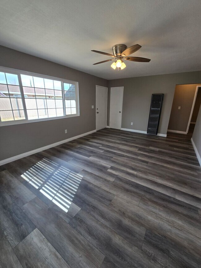 Photo - 16109 Spruce St Unit #B