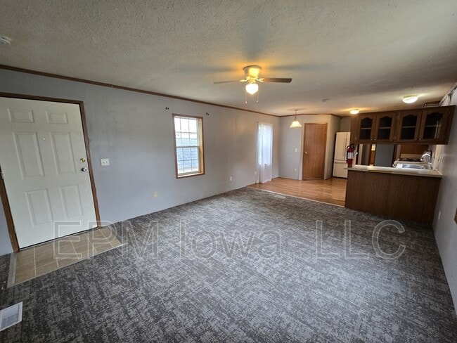 Photo - 700 W Ridgeway Ave