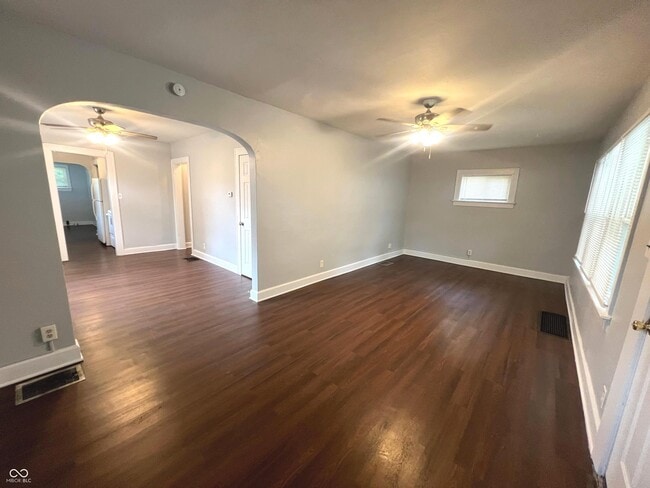 Photo - 411 W 39th St