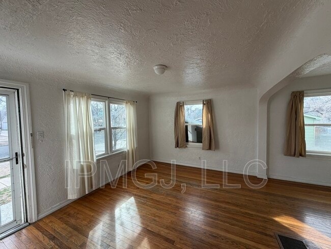 Photo - 621 N 2nd St