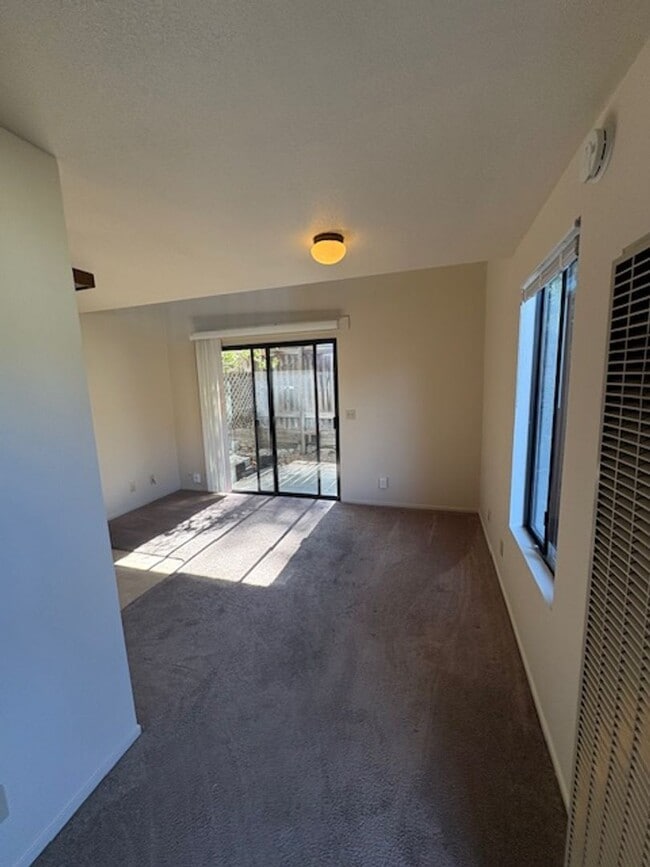 Photo - 1215-1219 Bond St Unit 1215-2