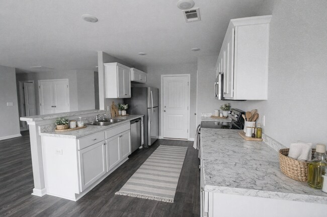 Photo - 211 Evans Ter