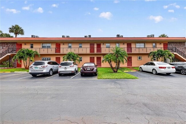 Building Photo - 1985 SW Palm City Rd Unit J