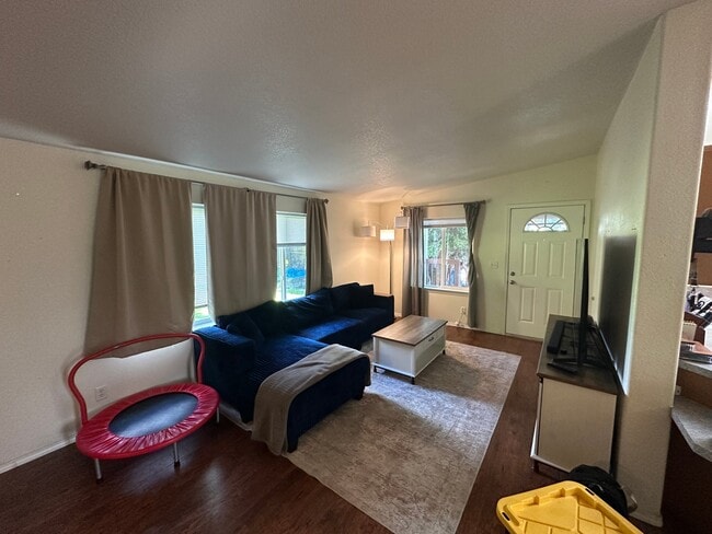 Photo - 3697 Lindsay Rd