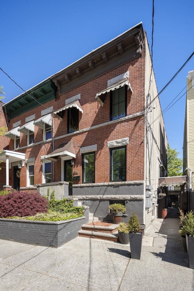 Building Photo - 138 Central Ave Unit 1