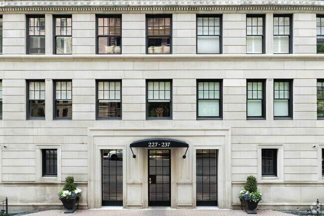 Photo - 227-237 E Delaware Pl