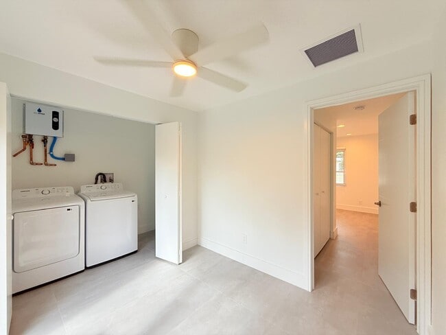 Photo - 930 NE 24th St