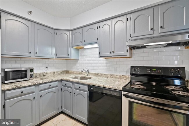 Photo - 1301 N Courthouse Rd Unidad 1516