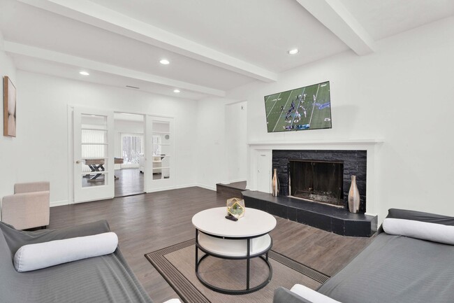 Photo - 3BD ROOM RANCH - PRIVATE LOT - FURNISHED - BLOOMFIELD HILLS