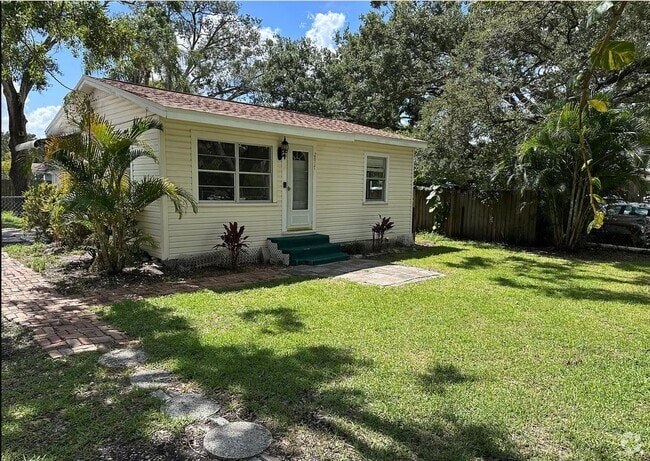 Building Photo - 2817 S 64th St Rental