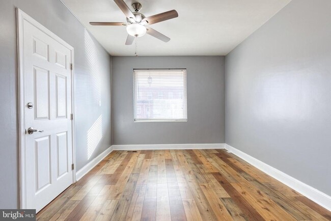 Building Photo - 422 Folcroft St