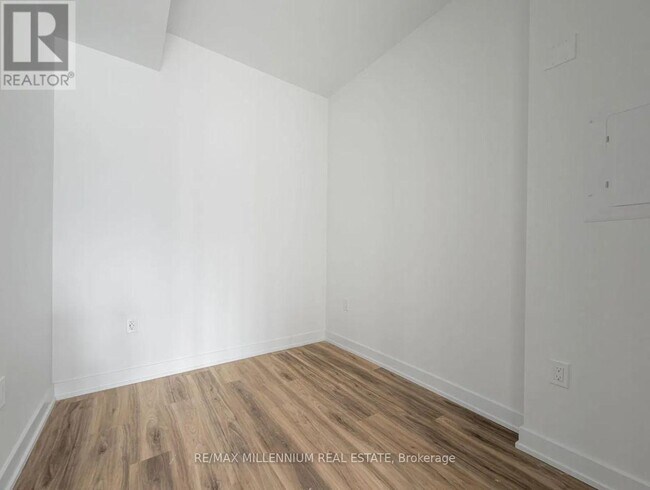 Photo - 1 Fairview Rd E Unit 416