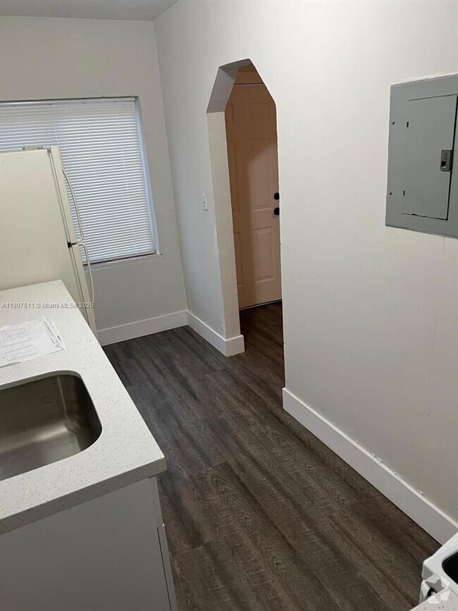 Building Photo - 264 SW 19th Rd Unit 264 Rental