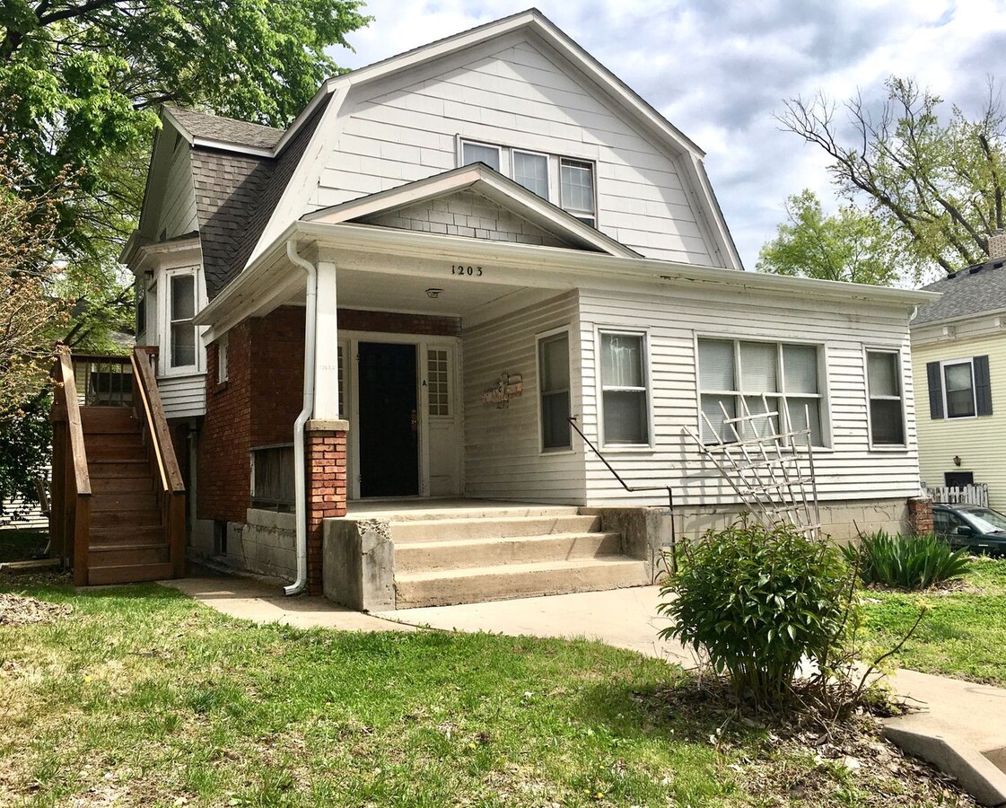 Apartment Facing Walnut Downtown - Some Utilities Included! - Apartment Facing Walnut Downtown - Some Utilities Included! Unit A