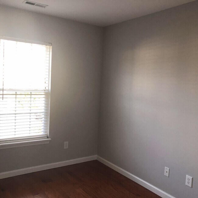 Amazing 3 Bedroom Home in North East Raleigh - Amazing 3 Bedroom Home in North East Raleigh