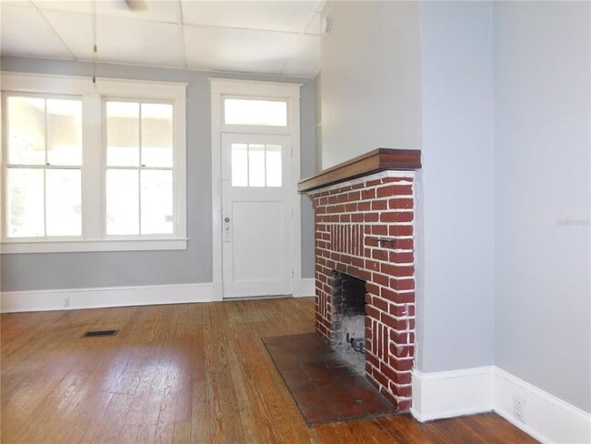 Photo - 541 NE 11th St