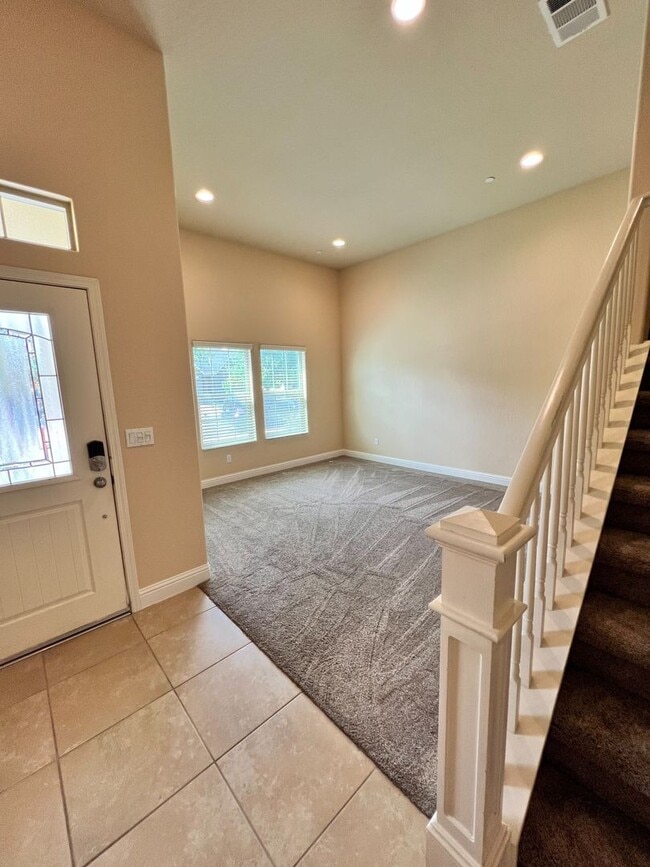 6187 E Pontiac Way