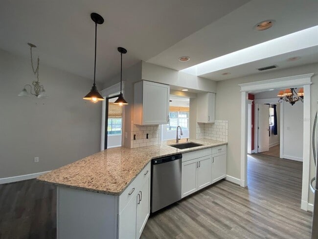 Photo - 10123 Bay Ave