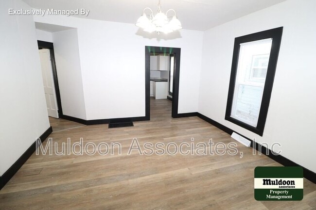 Photo - 1037 Pine St