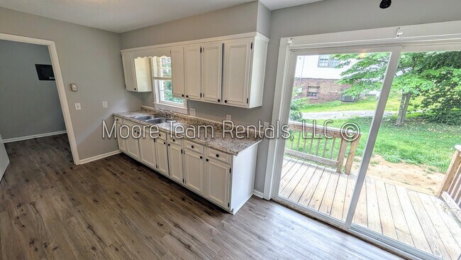 Photo - 182 Ewart Dr Unit 182 Ewart Dr