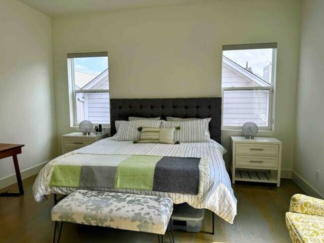 Photo - 1503 Tuam St