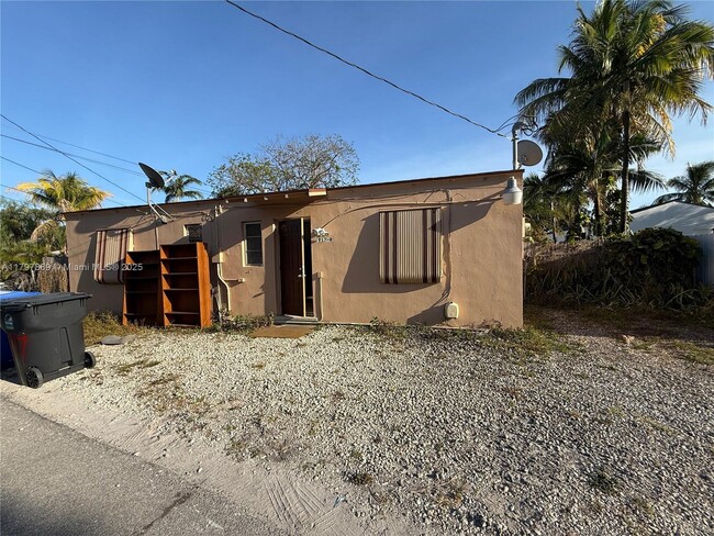 Photo - 1917 Harding St Apartamento Unidad Back